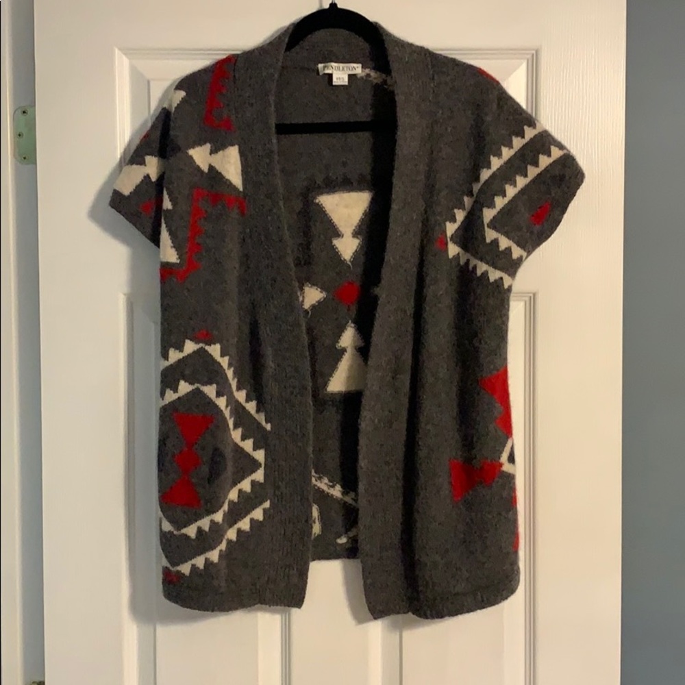 Woman’s short sleeve cardigan. 50% wool 50% alpaca
